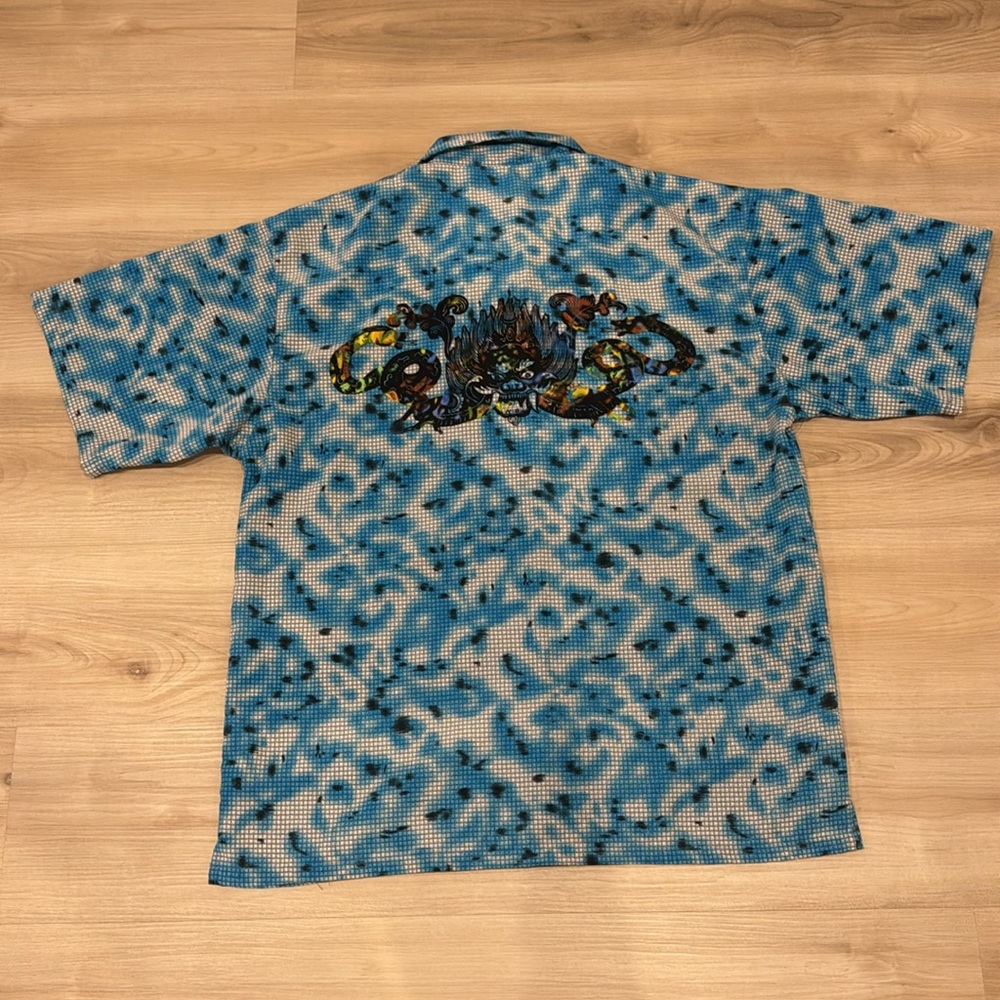 Urban Rags Y2K Men’s Large button up shirt in a blue cheetah print tribal design - Picture 6 of 7